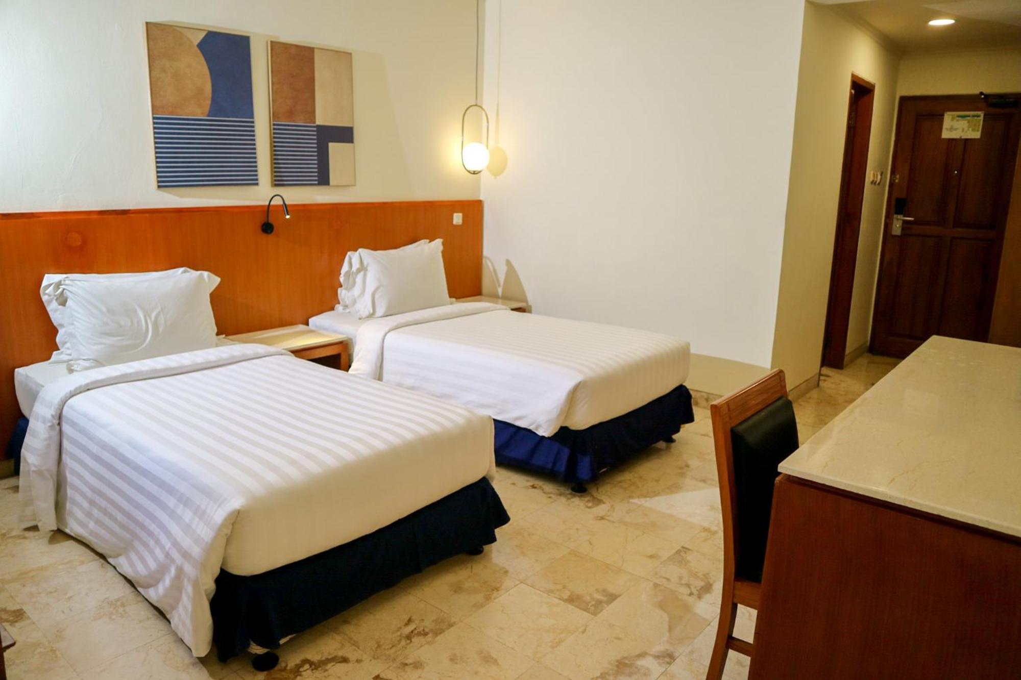 The Lagoon Bali Pool Hotel And Suites Legian Exteriör bild